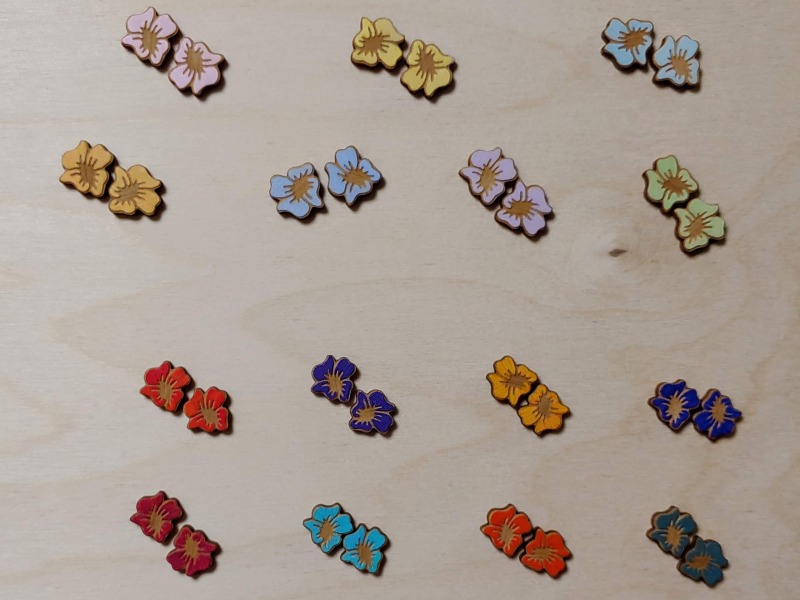 ročno barvani uhani